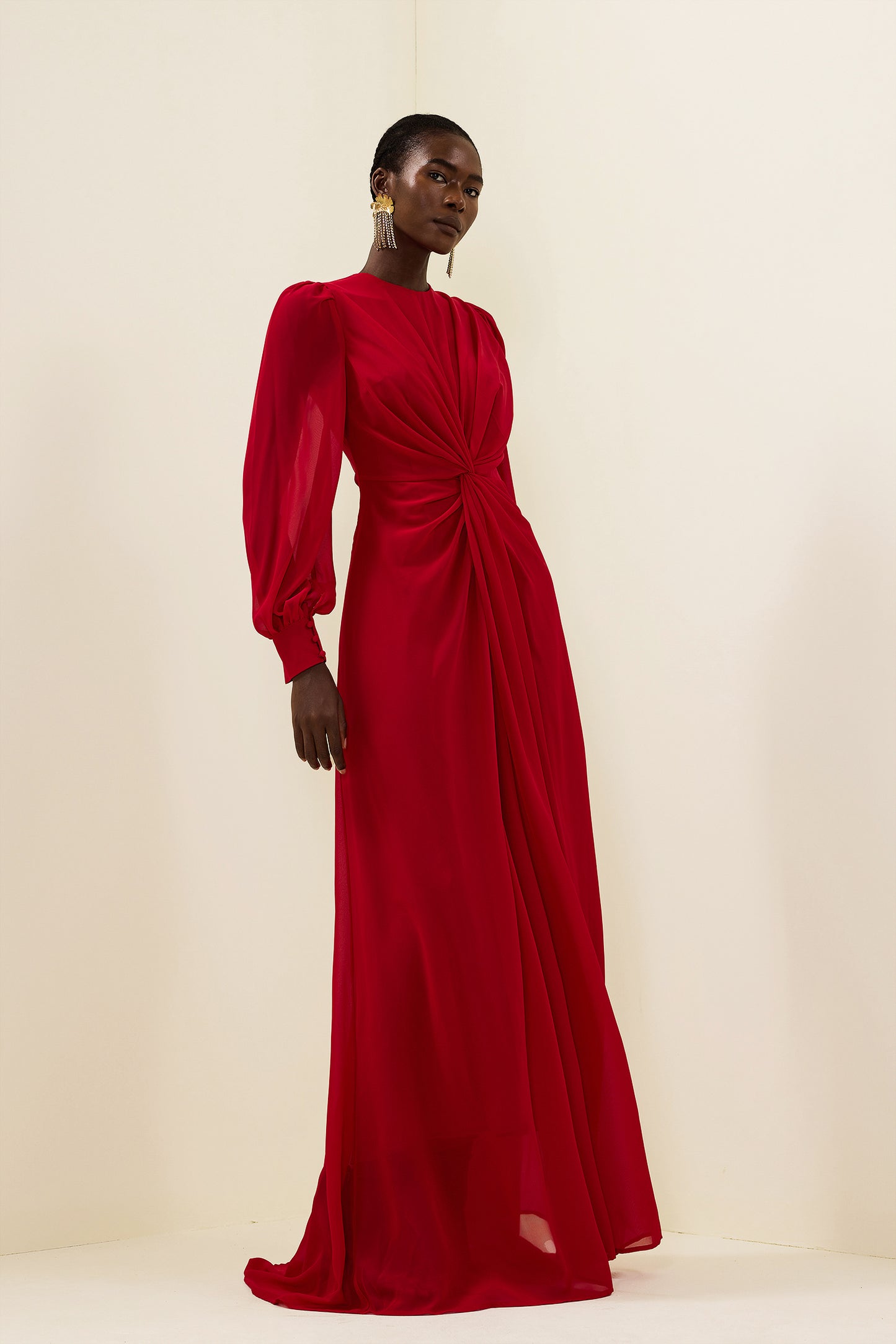 Vestido largo liso con mangas farol y nudo 