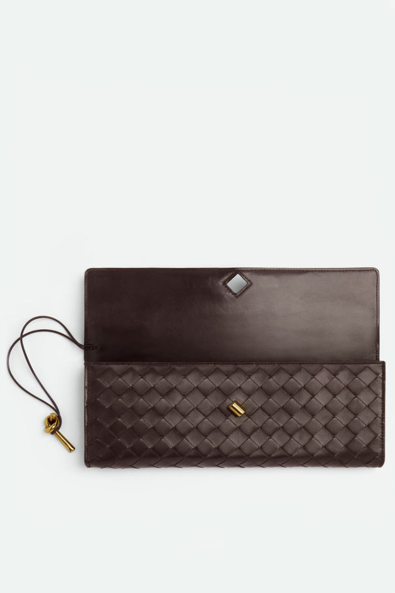 Bolso de mano tipo sobre de piel sintética lisa 