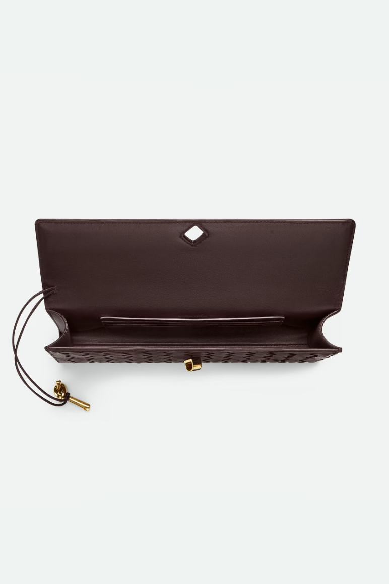 Bolso de mano tipo sobre de piel sintética lisa 