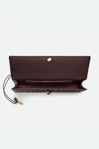 Bolso de mano tipo sobre de piel sintética lisa 