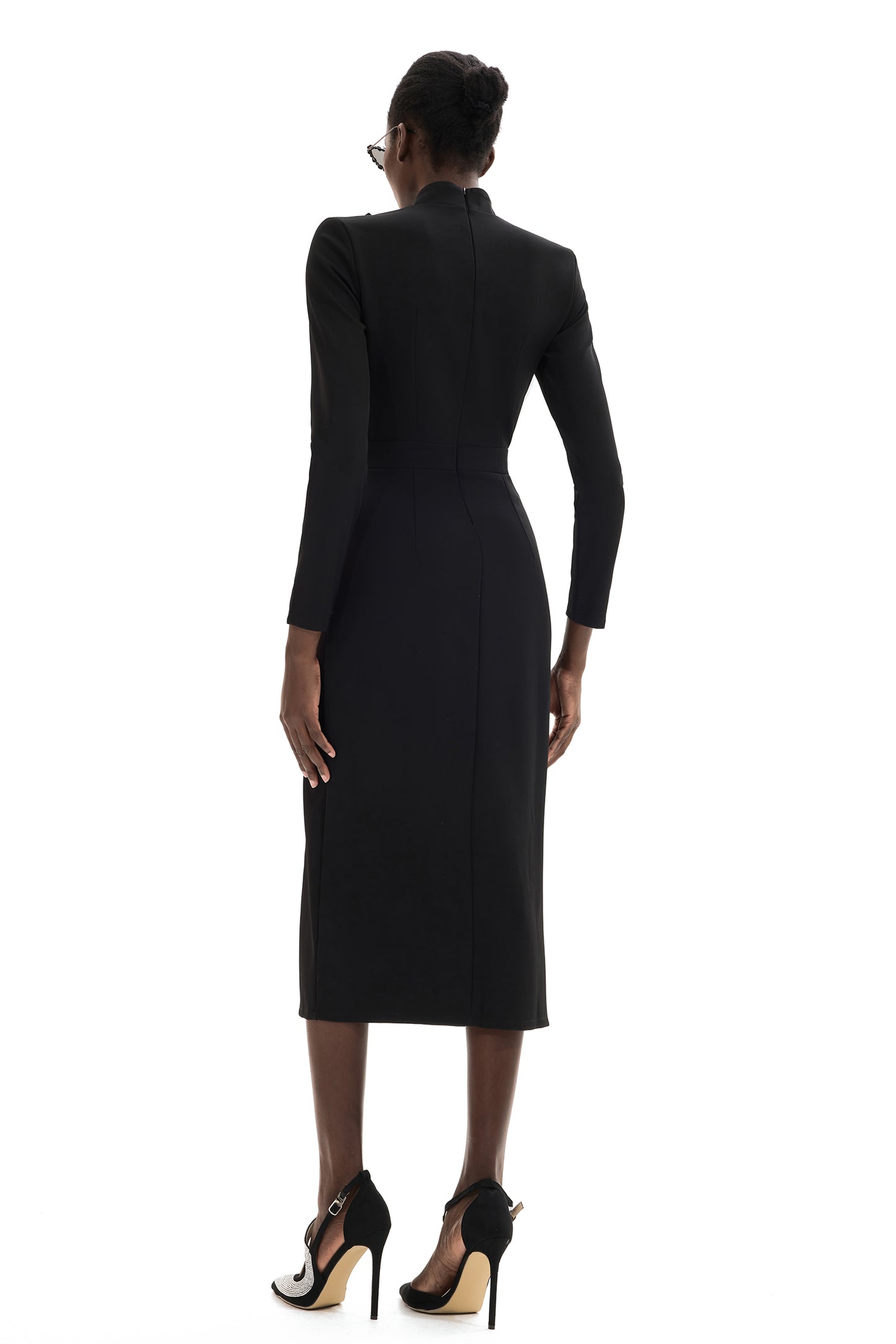 Vestido midi de manga larga con botones metálicos y lazo 