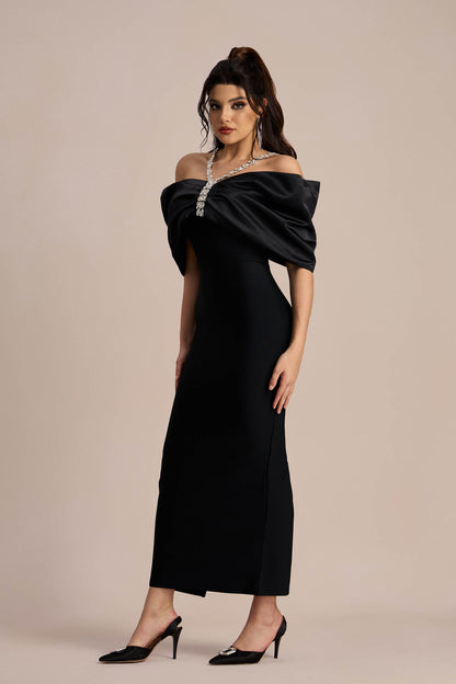 Vestido largo Alva con hombros descubiertos y diamantes 