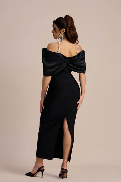 Vestido largo Alva con hombros descubiertos y diamantes 