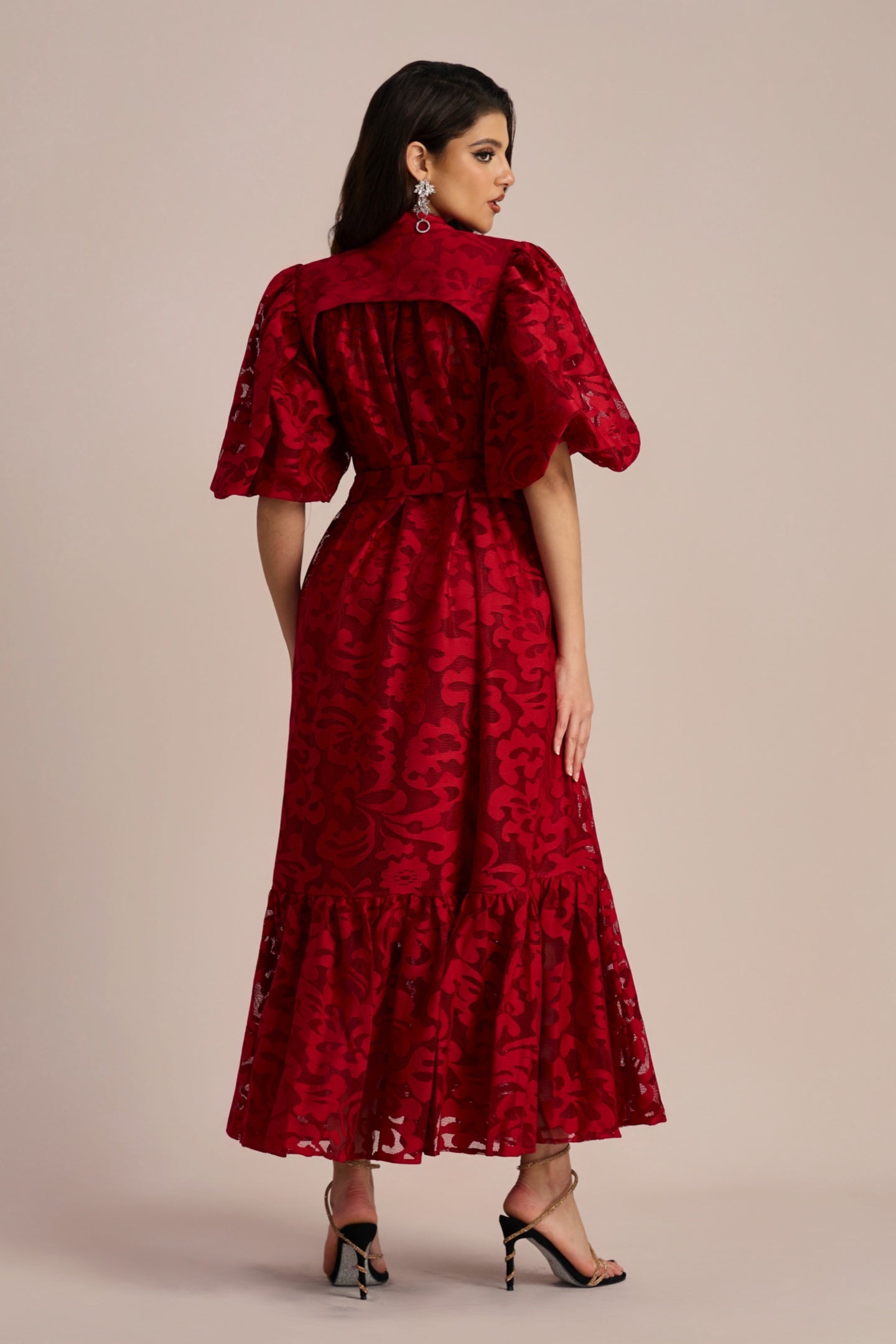 Vestido midi con cinturón y encaje bordado Emma 