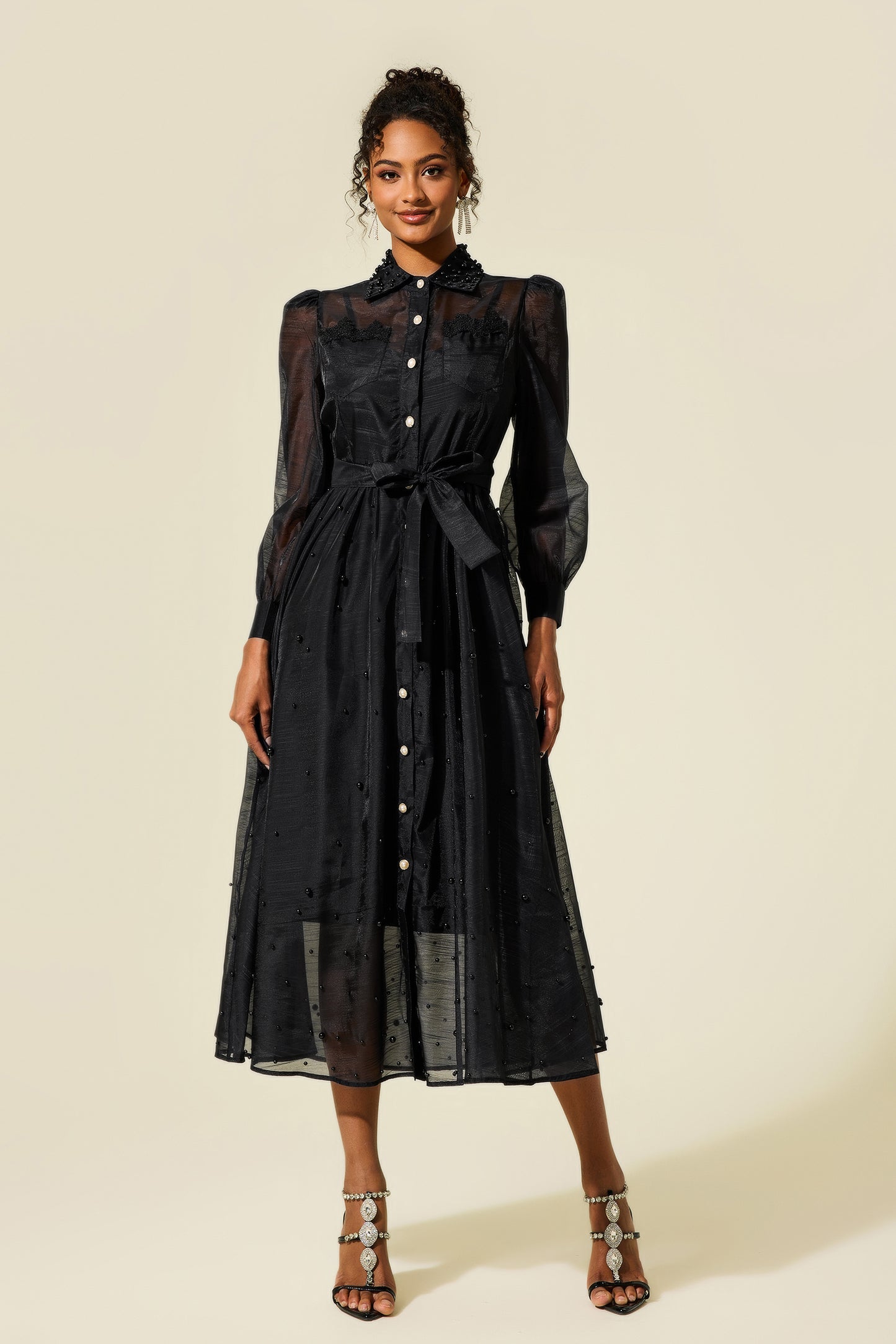 Vestido midi de manga larga con cuello camisero y perlas sintéticas 