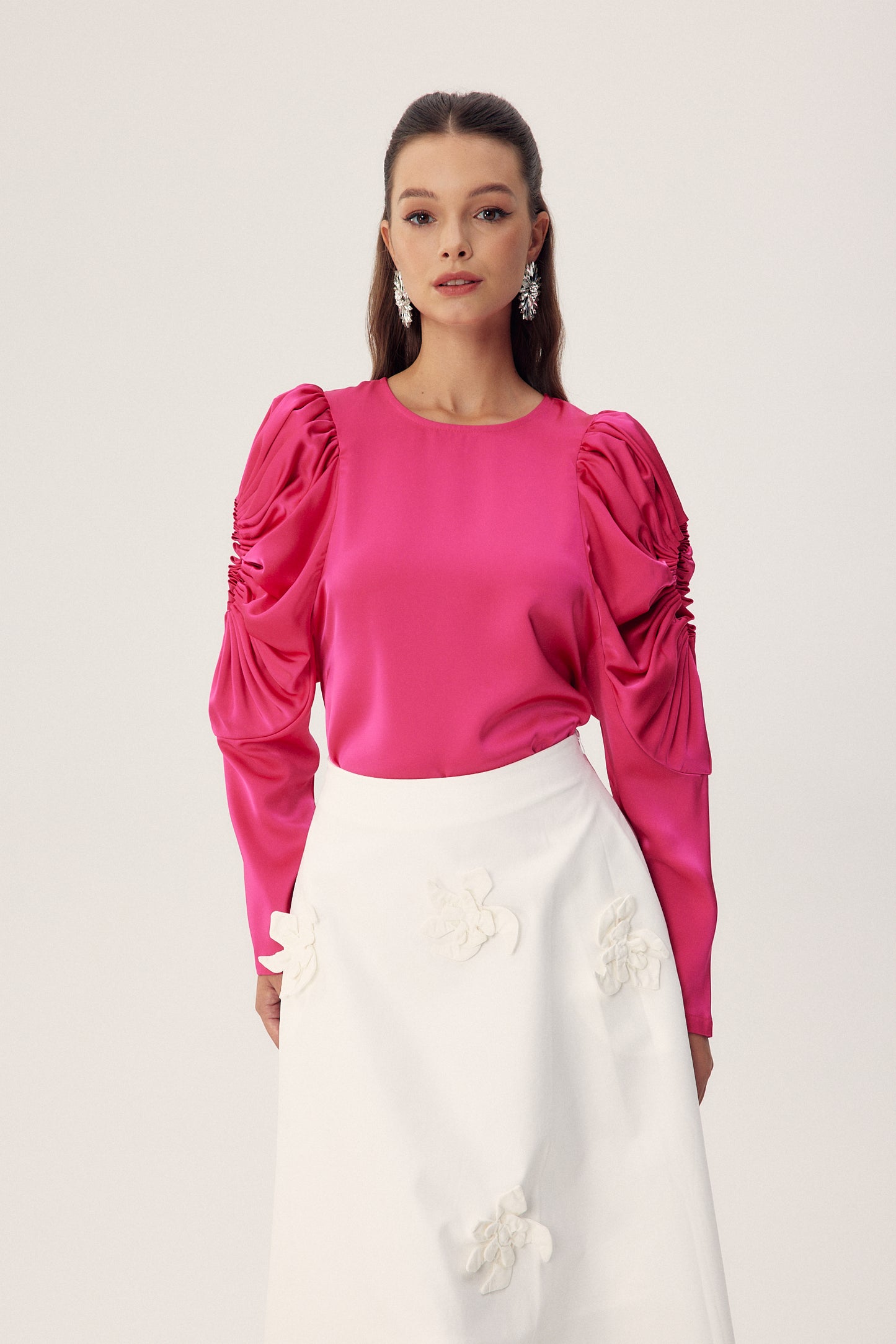 Blusa de satén con mangas esculpidas Una 