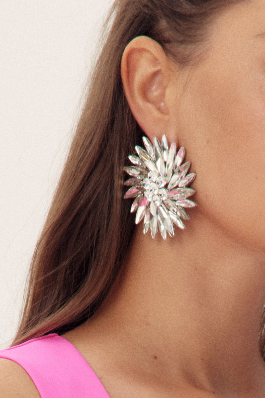Pendientes circulares de diamantes con flores geométricas 
