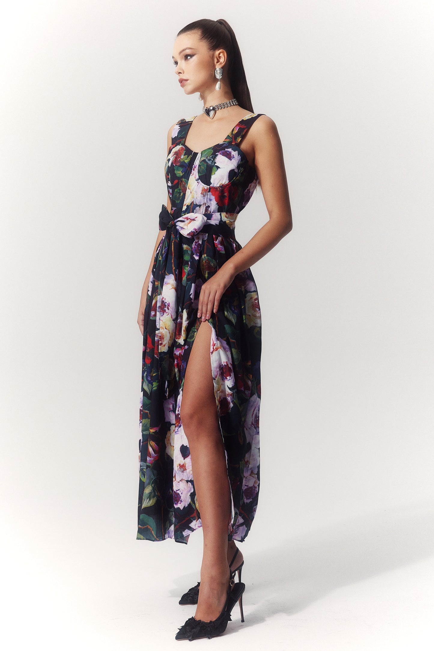 Vestido midi Teresa con escote corazón y estampado floral 
