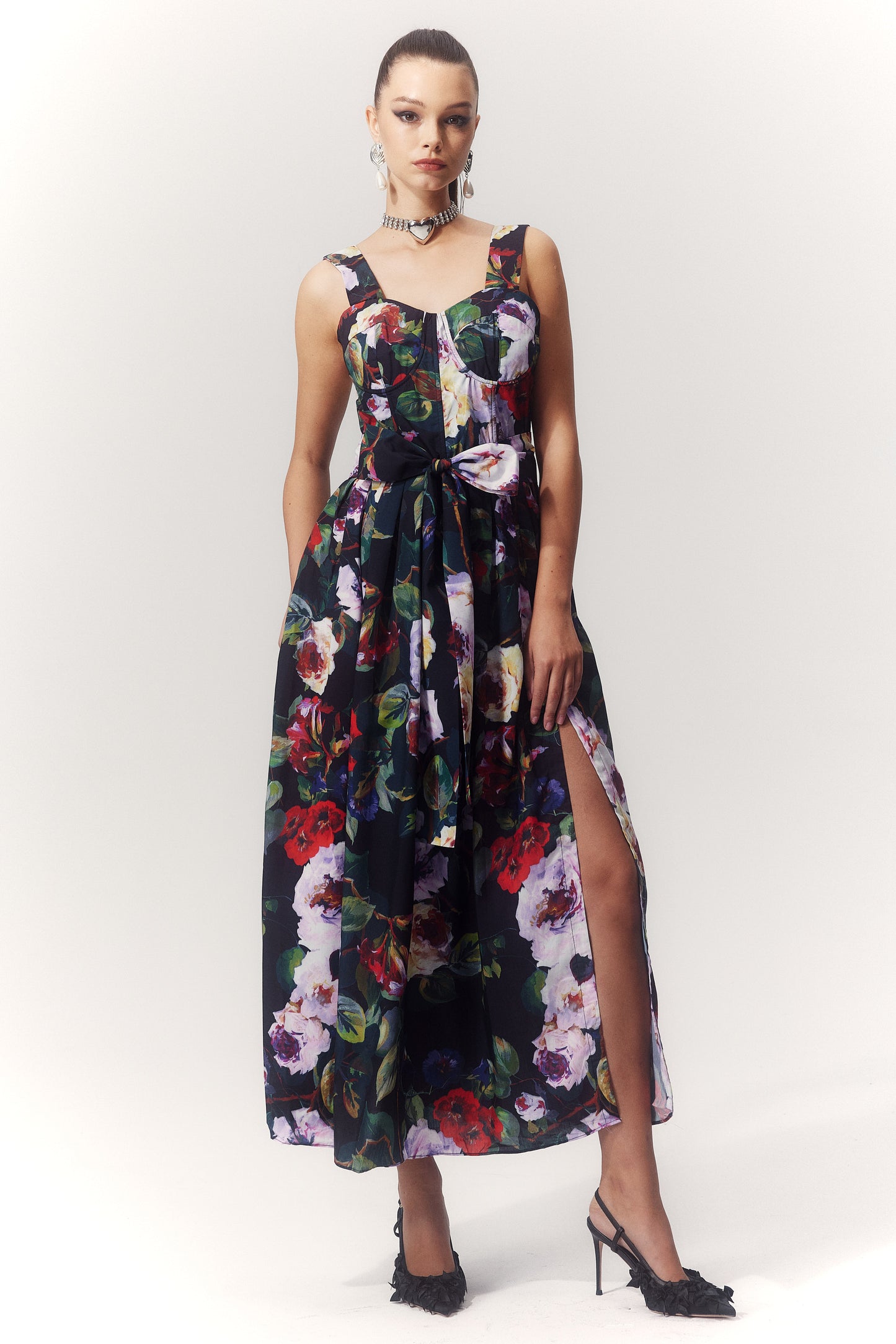 Vestido midi Teresa con escote corazón y estampado floral 