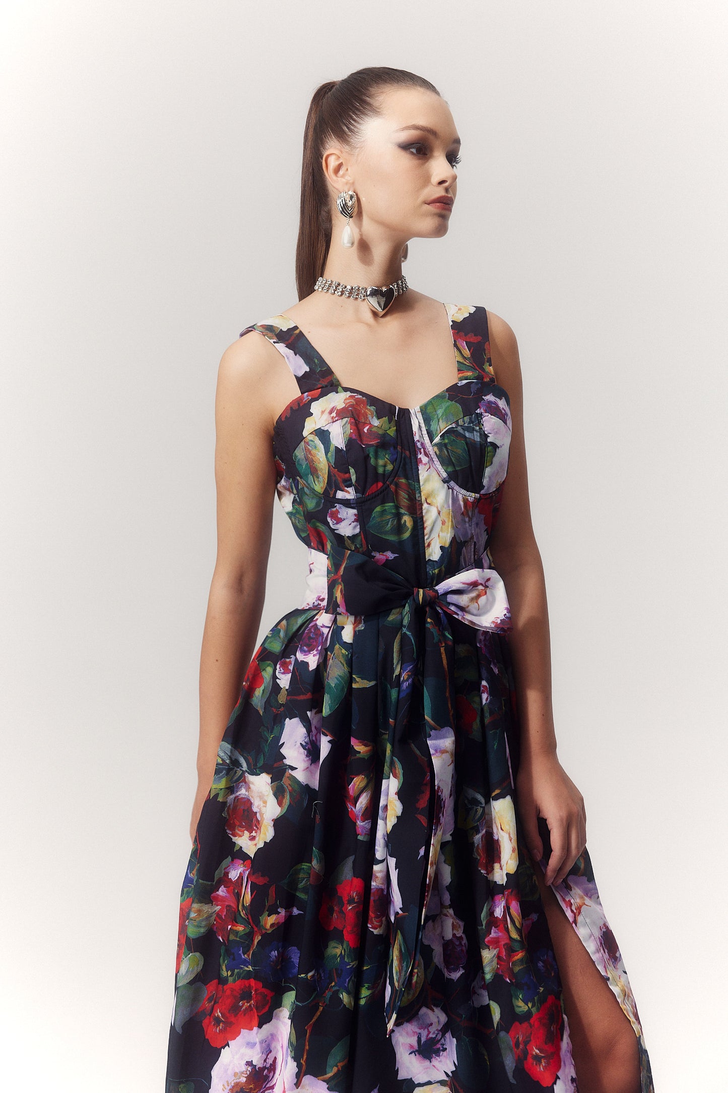 Vestido midi Teresa con escote corazón y estampado floral 