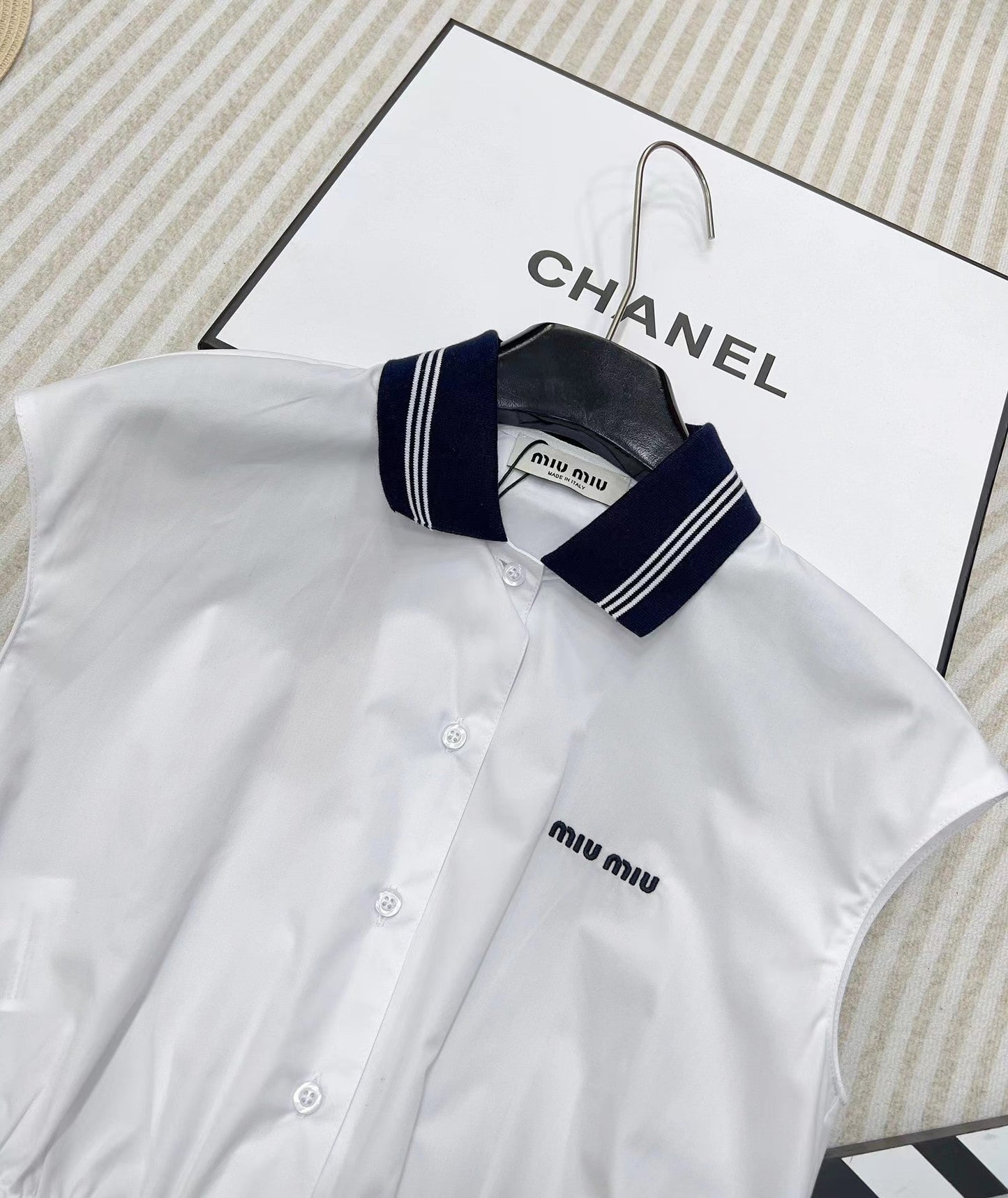 Miu sleeveless vest skirt suit