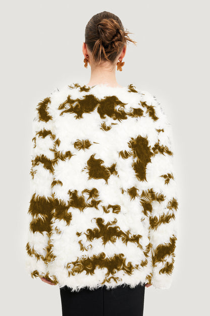 Abrigo con estampado de vaca y piel sintética de oveja 