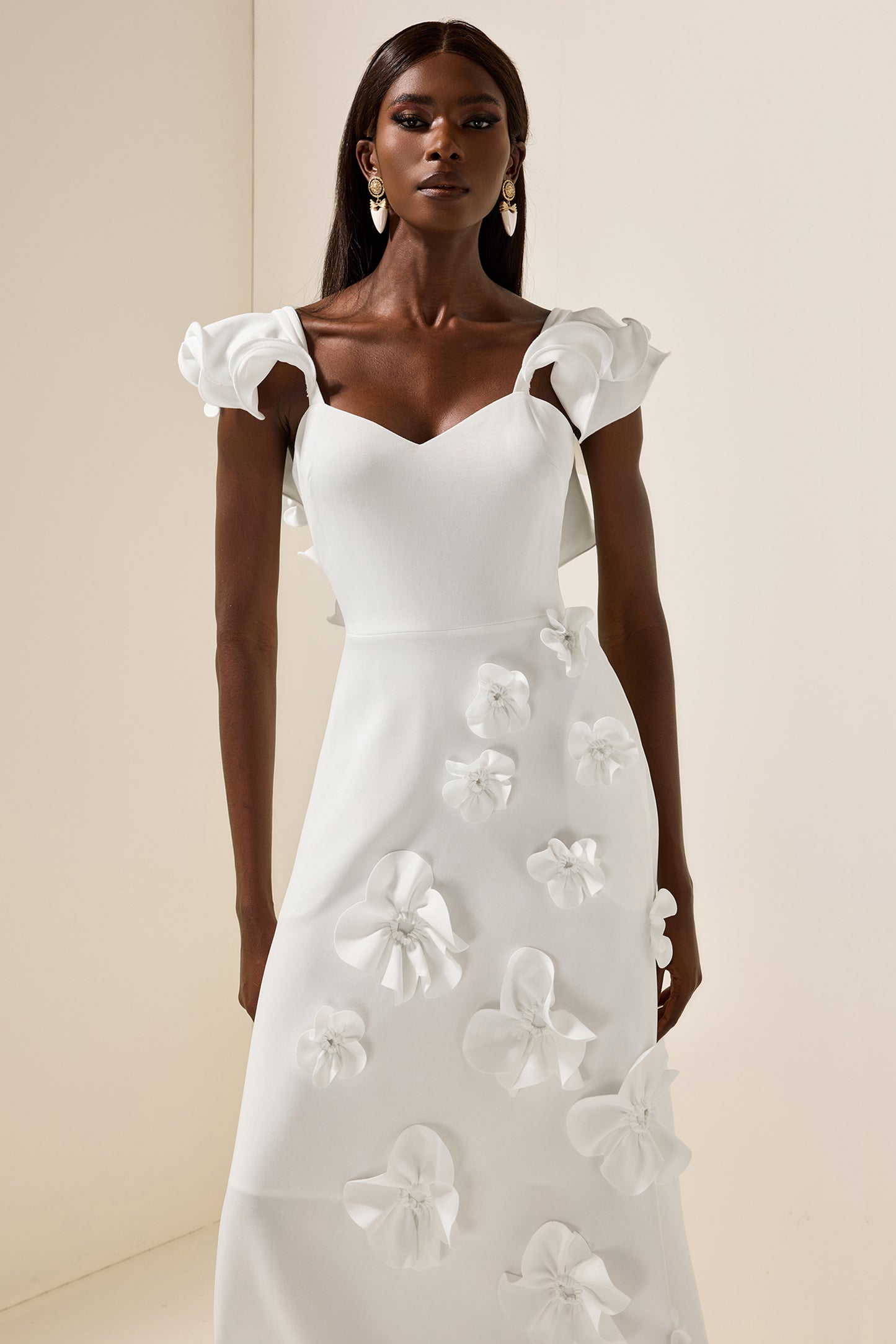 Vestido largo sin mangas con volantes y flores 3D 