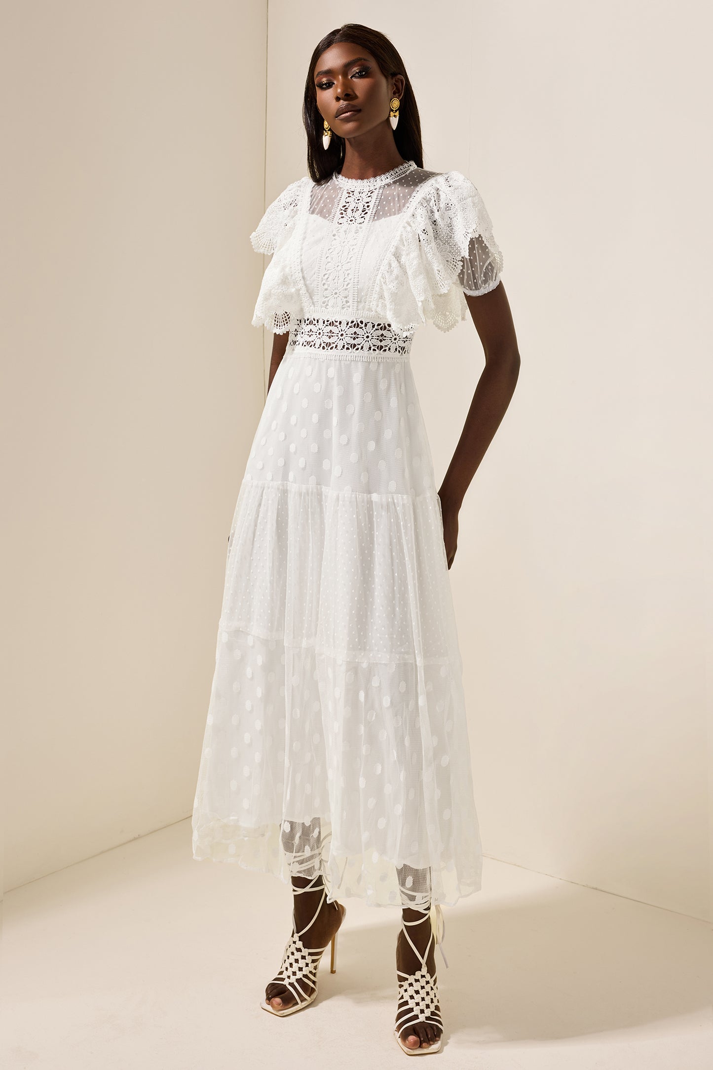 Vestido midi con volantes de encaje de malla 