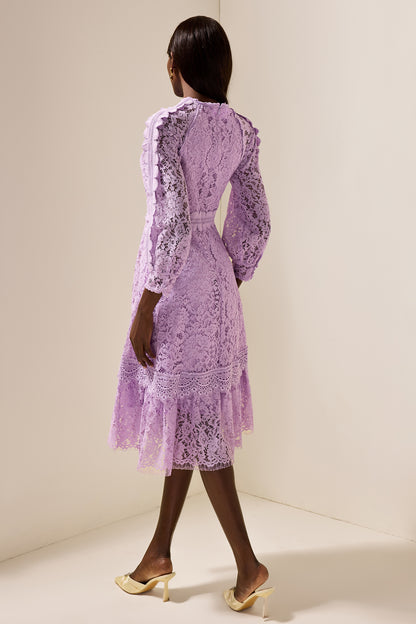 Vestido midi con volantes bordados de color liso 