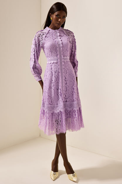 Vestido midi con volantes bordados de color liso 