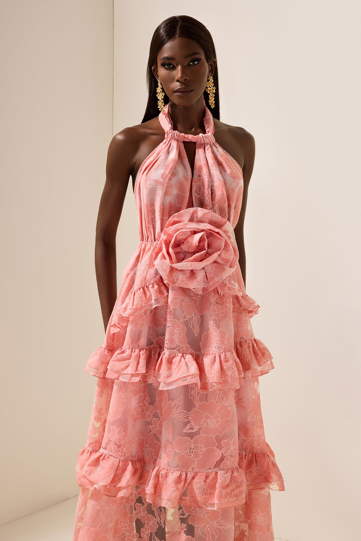 Vestido largo sin mangas con cuello halter y flores 3D 