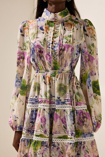 Vestido mini floral de manga larga con cuello alto 