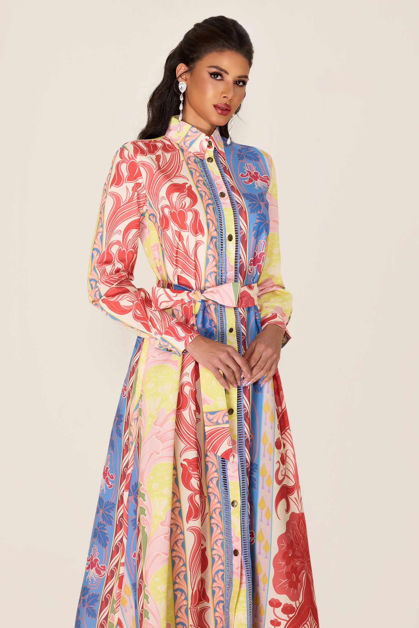 Vestido midi de manga larga con estampado botánico 