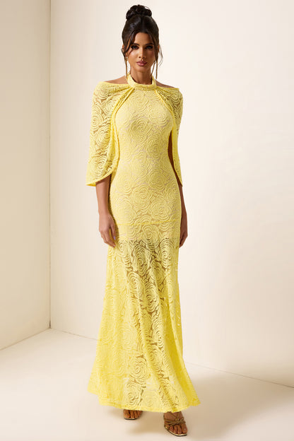 Vestido largo con cuello halter y capa bordada 
