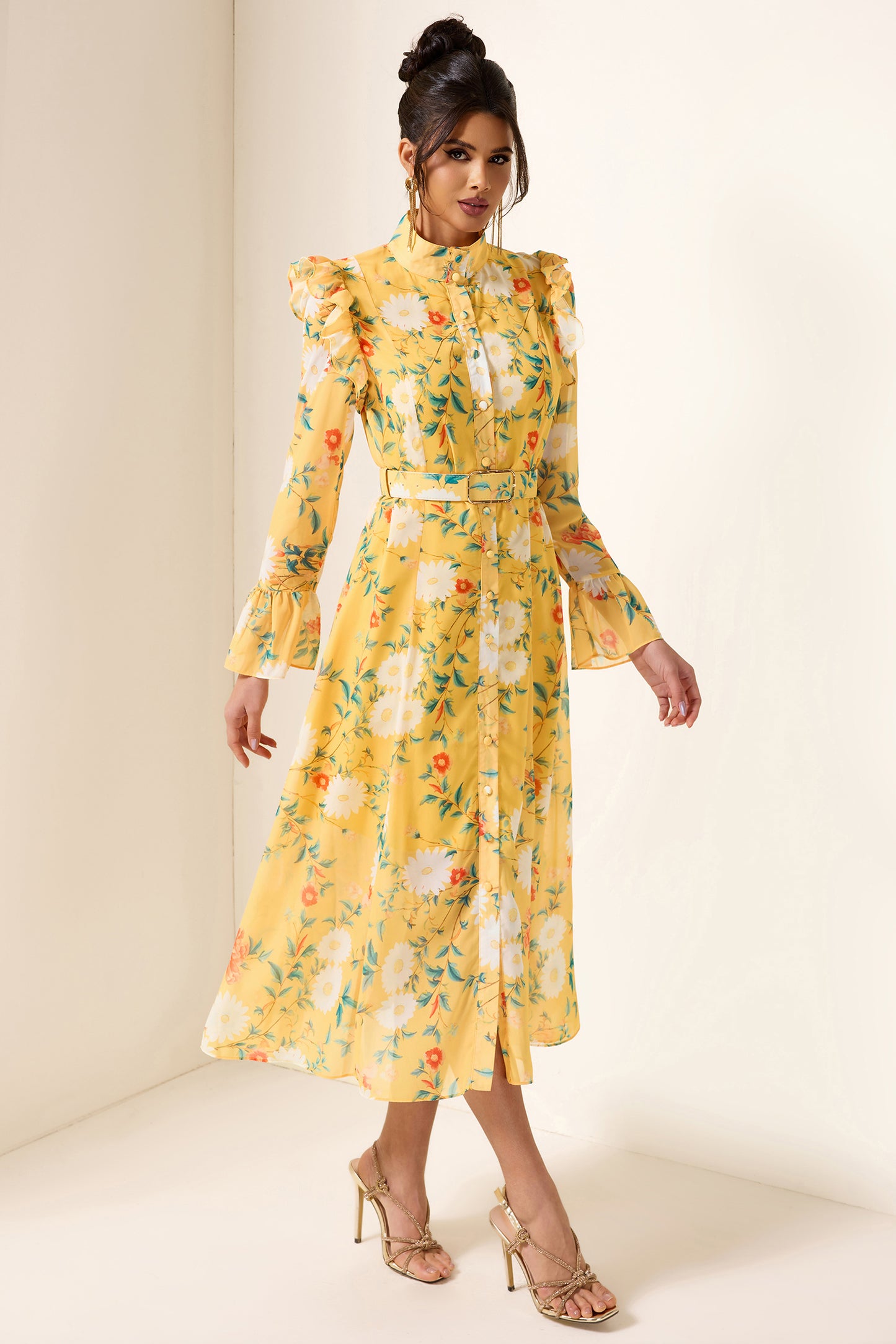 Vestido midi con mangas de mariposa y volantes florales con cinturón 