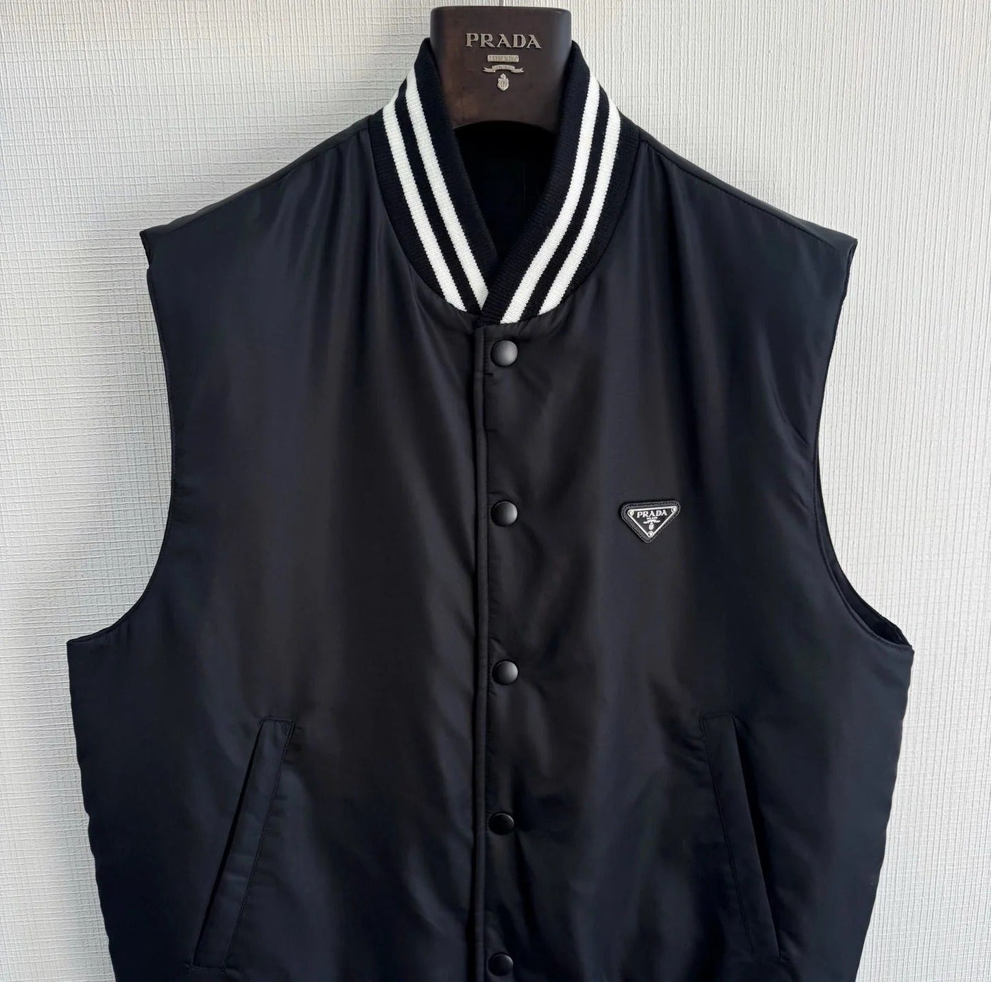 PRADA 25S DOWN VEST 359