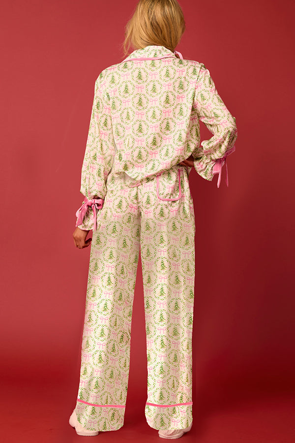 Conjunto de top de terciopelo con estampado navideño, manga larga, bolsillos y pantalones anchos con cintura elástica.