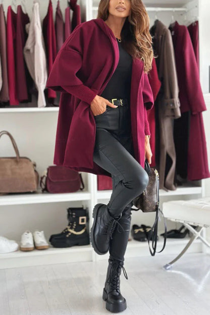 Chaqueta de manga larga con capucha y bolsillo suelto de color liso