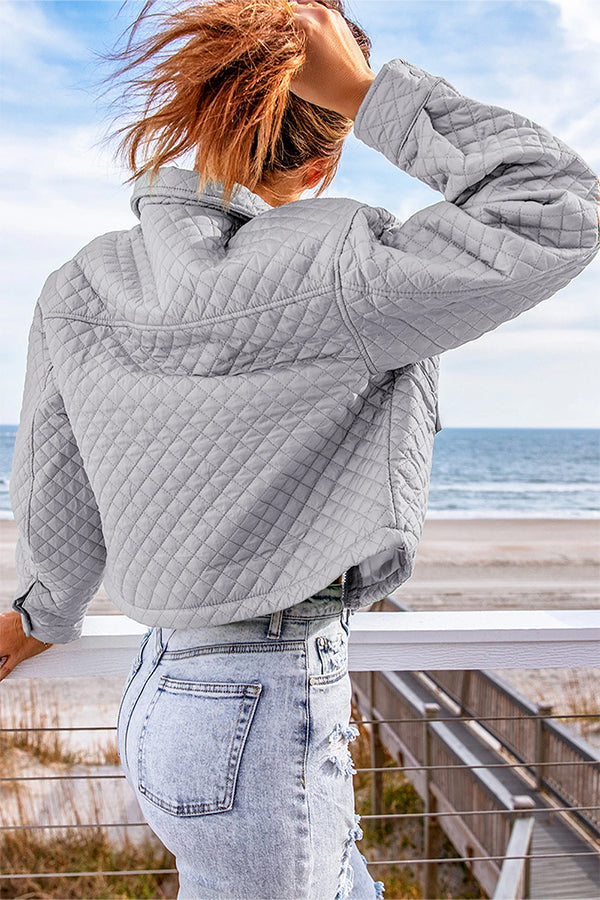 Chaqueta corta acolchada gris con bolsillos y cremallera
