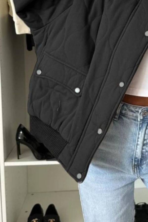 Chaqueta de manga larga con cuello de béisbol y cierre a presión