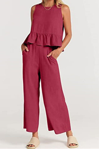 Traje casual con pantalones cortos y pierna ancha con chaleco plisado sin mangas