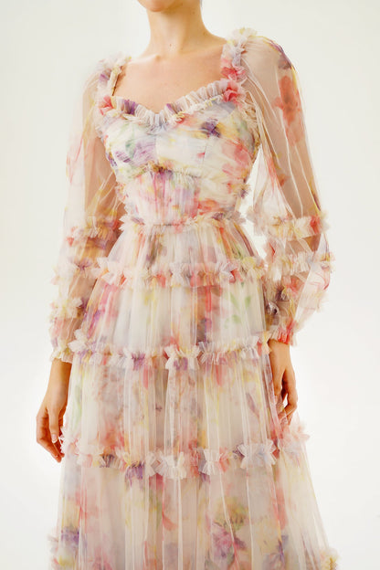 Vestido largo rosa con volantes y mangas largas con estampado floral 