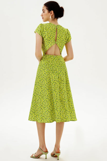Vestido midi verde con abertura y espalda descubierta 