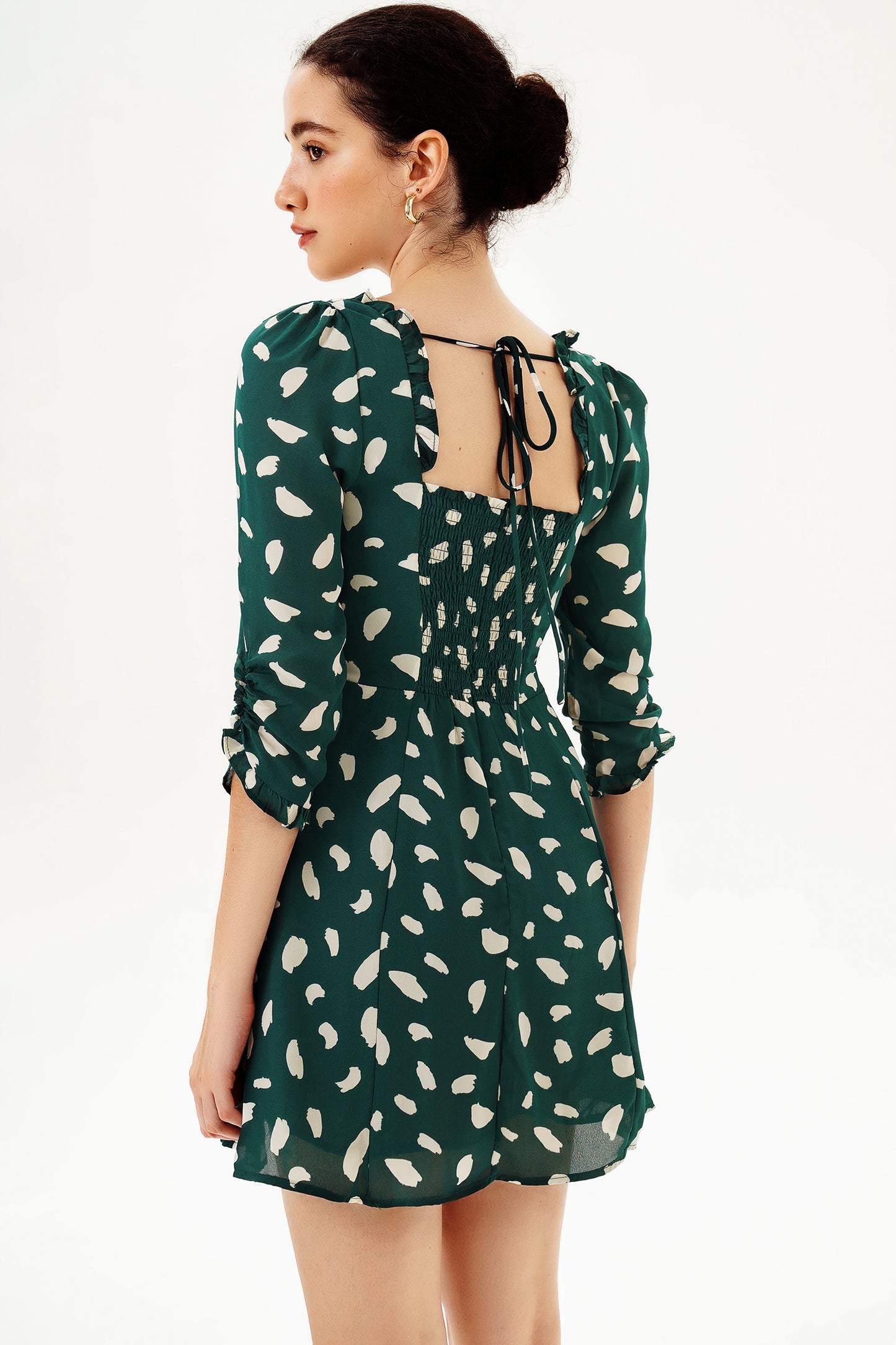 Vestido mini estampado de manga larga con cuello en U verde 