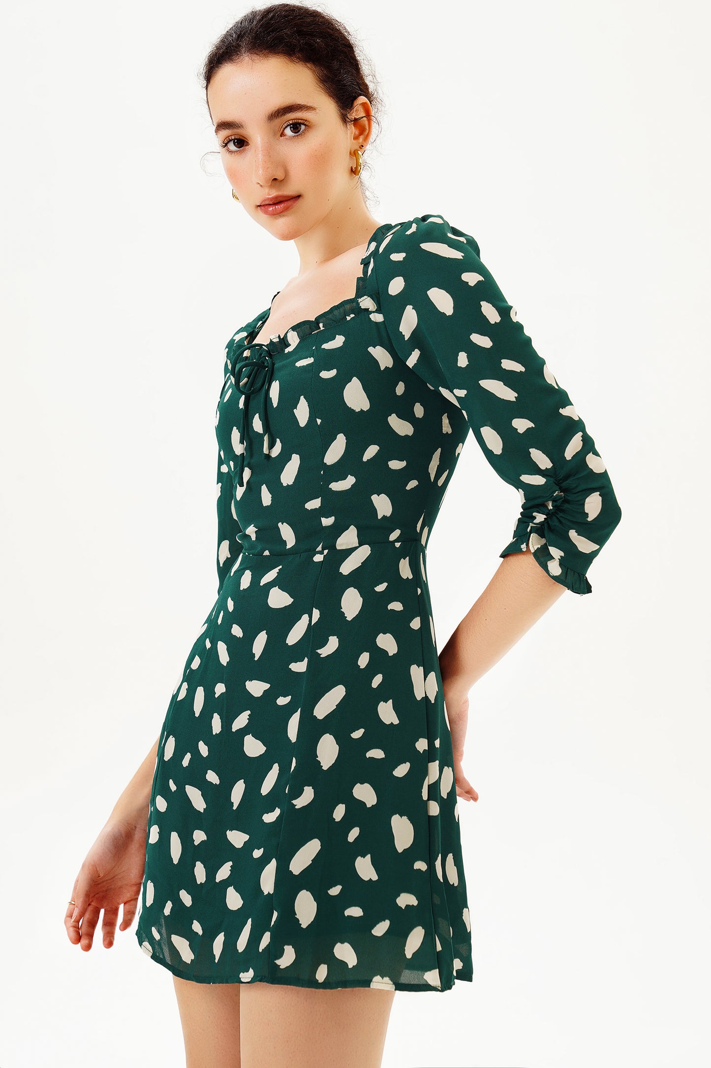 Vestido mini estampado de manga larga con cuello en U verde 