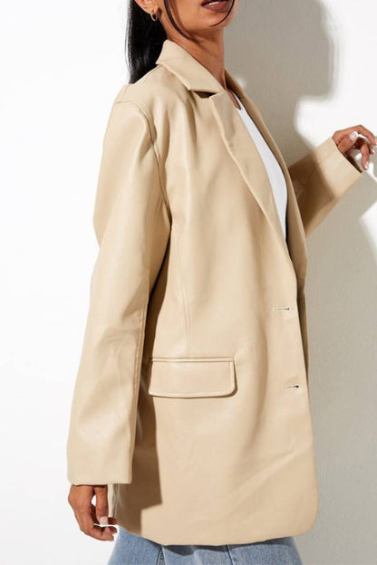 Blazer extragrande de piel sintética de Bershka