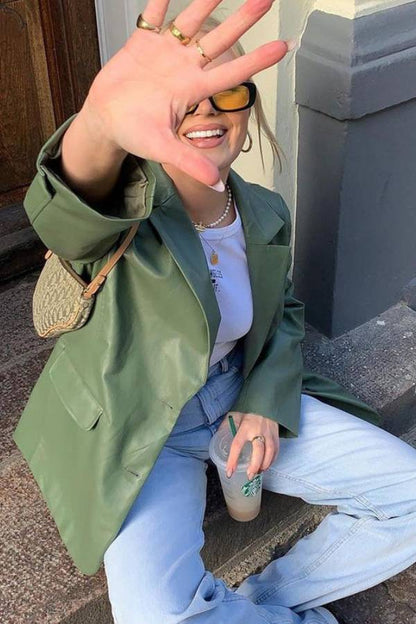 Blazer extragrande de piel sintética de Bershka