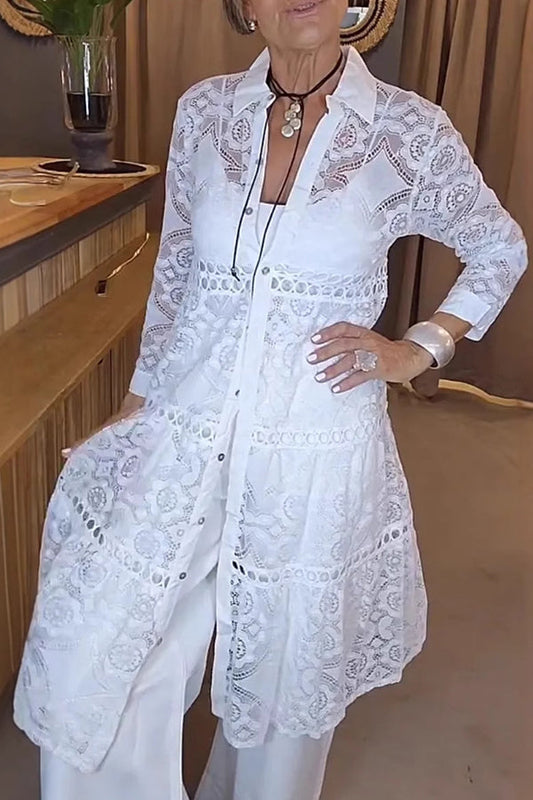 Camisa larga con solapa y botones de encaje hueco en color liso