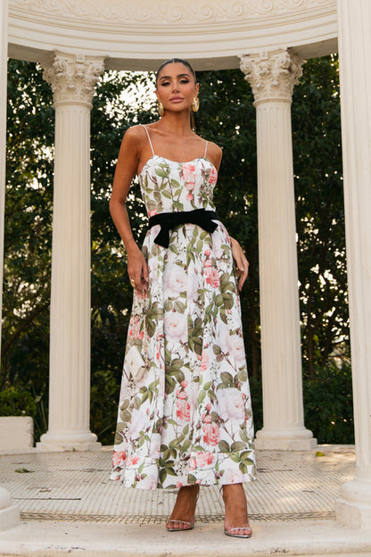 Vestido largo con tirantes finos y estampado floral de Julia 