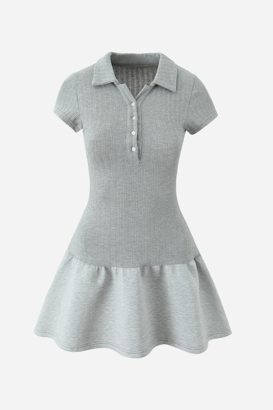 Vestido mini de punto de manga corta con cuello polo 