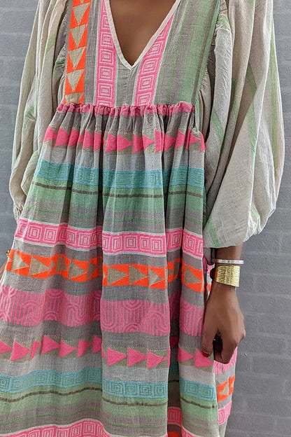 Vestido midi acampanado con estampado geométrico en bloques de color de Whisked Away
