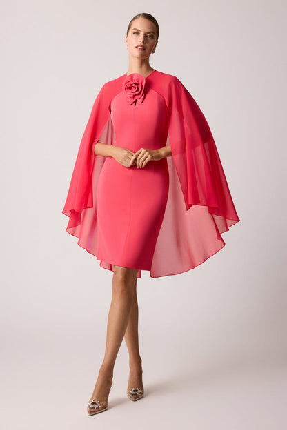 Vestido mini de gasa con mangas estilo capa Valentina 