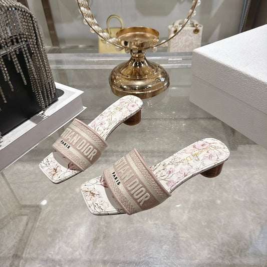 CC 26 Embroidered Sandals 45mm Beige Flower Canvas 592242