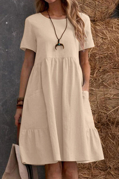 Vestido holgado de manga corta con cuello redondo y bolsillos en color liso