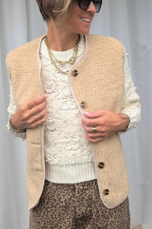 Chaleco con botones de moda