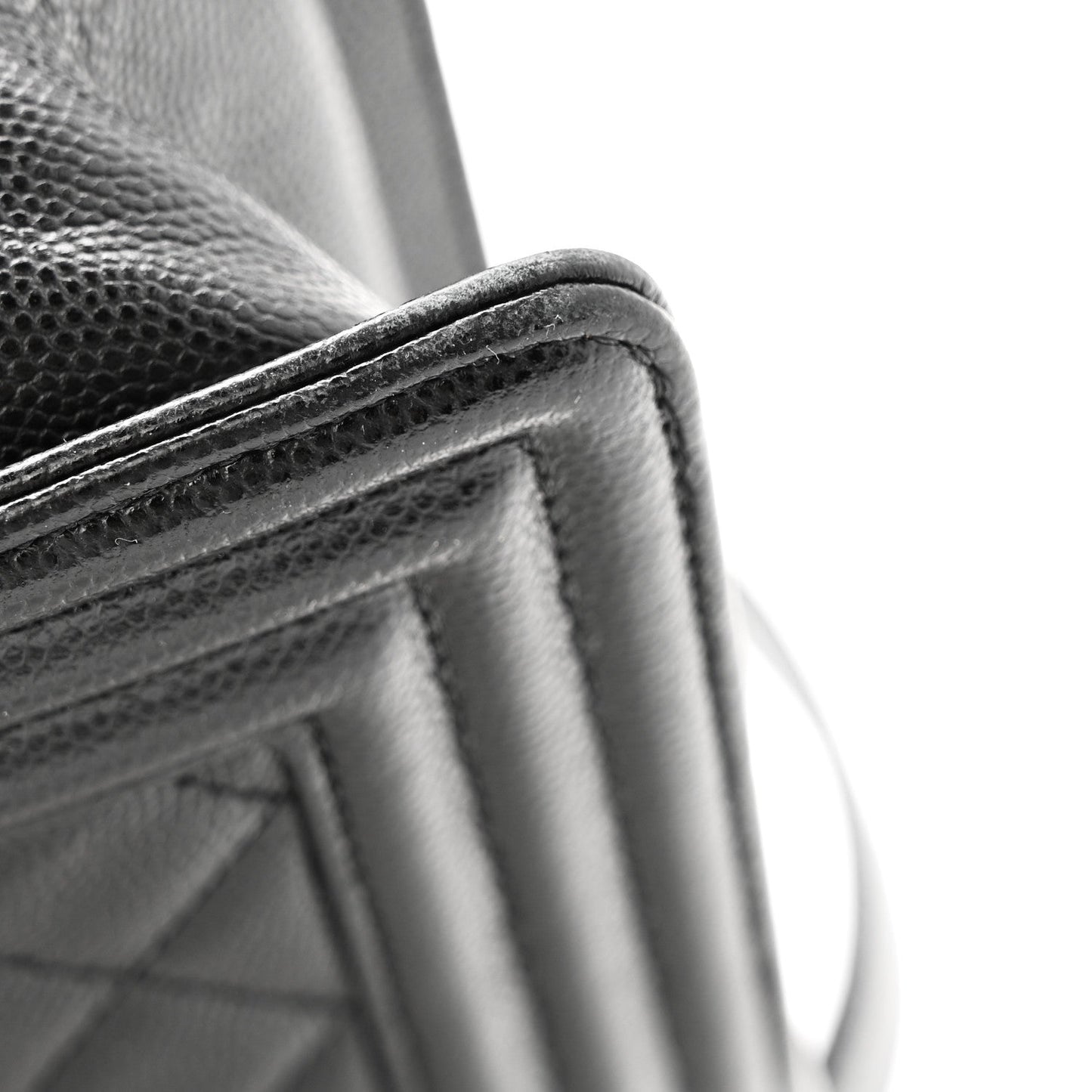 Caviar Quilted Medium Boy Flap Black