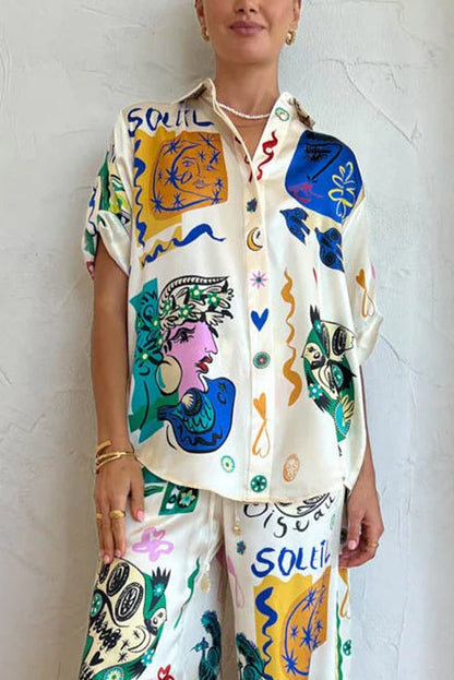 Blusa extragrande con botones y estampado único de satén de Sun Tribe