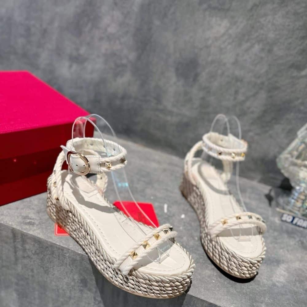 VALENTINO ROCKSTUD FLATFORM SANDAL WHITE