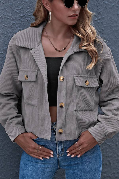 Chaqueta de pana con cuello vuelto y bolsillos con solapa 
