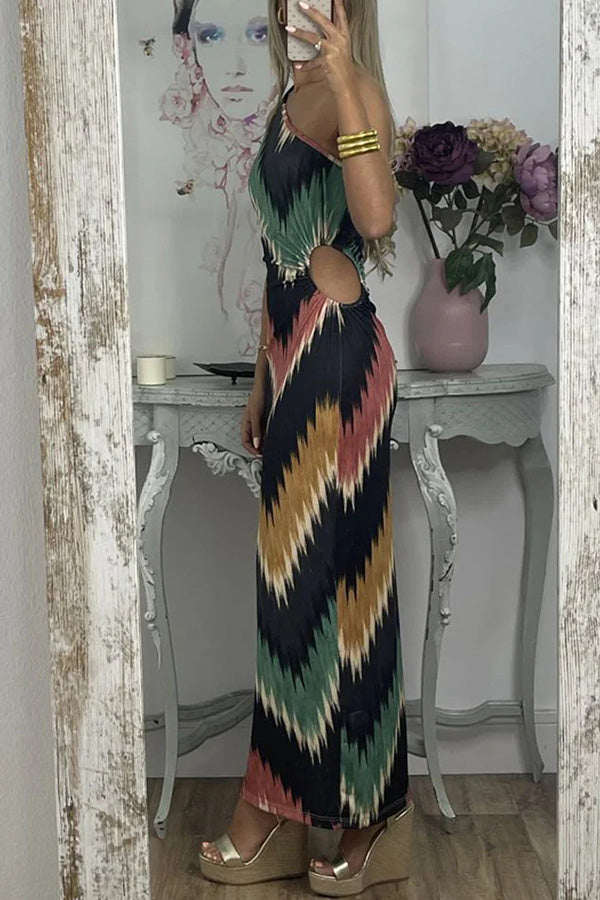 Vestido ajustado con estampado floreciente y hombros inclinados irregulares 